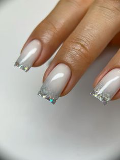 Маникюр на новый год��🌲 Manicure New Year, Nails 2025, Daisy Acrylic Nails, Kylie Nails, Aqua Nails, Chic Nail Art, Magic Nails, Fancy Nails Designs, Pretty Gel Nails