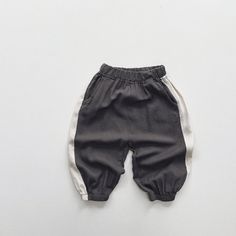 These children's cotton harem pants are perfect for the summer months. Made from 100% cotton, they are soft and comfortable to wear. The pants feature a patchwork design that is both stylish and unique. They are also available in a variety of sizes to fit all children. Features Made from 100% cotton Soft and comfortable to wear Patchwork design Available in a variety of sizes Benefits Keeps your child cool and comfortable in the summer Helps your child express their personality Makes your child Playful Cotton Sweatpants With Elastic Waistband, Cotton Sweatpants With Elastic Waistband For Playtime, Casual Cotton Sweatpants For Playtime, Casual Cotton Bloomers For Playtime, Cotton Pants With Elastic Waistband For Playtime, Black Cotton Bottoms For Playtime, Casual Cotton Bloomers With Pockets, Casual Cotton Patchwork Sweatpants, Cotton Playtime Pants With Pockets