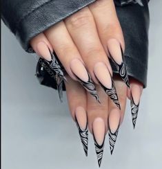 Dark Stilleto Nails Design, Long Pointy Nails Designs, Pointed Nails Design, Pointy Nail Designs Stilettos, Nail Art Stilleto, Supreme Nails, Rock Nails, Acrylic Nails Stiletto, Stilleto Nails Designs