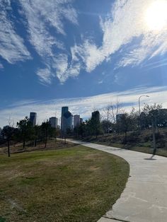 Buffalo Bayou Park with the Houston skyline in the background City Aesthetic Houston, Downtown Houston Aesthetic, Houston Scenery, Woodlands Houston Texas, Houston Texas Skyline, Mood Pics, Houston, Country Roads, Road