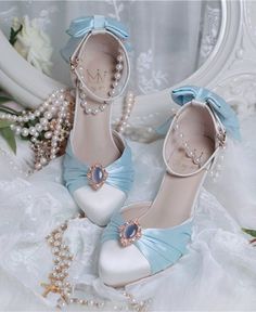 Chain Butterfly, Summer Pumps, Glamour Vintage, Dr Shoes, Classic Lolita, Kawaii Shoes, Old Fashion Dresses, Butterfly Knot, Princess Shoes