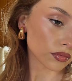 Gold Bronze Makeup Look, Clean Fall Makeup, Fall Makeup Inspiration, Warm Toasty Makeup, Natural Bronzy Bridal Makeup, Gentle Makeup Look, Soft Autumn Wedding Makeup, Gold Glowy Makeup, True Autumn Makeup Looks