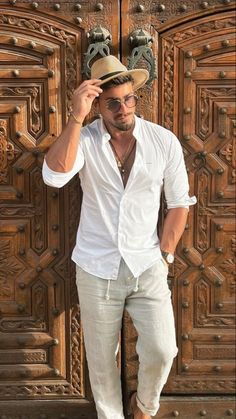 Italian Summer Outfits Men, Guerriero Samurai, Vacation Outfits Men, Beach Outfit Men, Italian Summer Outfits, Mens Summer Fashion Beach, Mens Summer Outfits, Summer Outfits Women Over 40, Elegante Casual