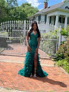 #photography #prom #pinterest #promhairstyles #promdress Princess Dress For Prom, Emerald Green Pageant Dress, Prom Dress For Black Women, Prom Dresses Green Emerald, Emerald Green Mermaid Prom Dress, Green And Gold Prom Dress, Green Prom Dresses Black Women, Green Dress Prom, Emerald Green Prom Dresses