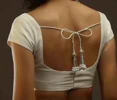 Minimalist Blouse Design, Blouse Designs Latest Back Side Simple, White Blouse Ideas, Trending Blouse Back Designs, Back Side Blouse Design, Blouse Designs Back Side, Onam 2024, Blouse Sweetheart Neck, Blouse Designs Simple