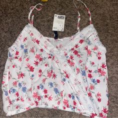 Questions? Leave A Comment Below! Spaghetti Strap Shirt, Spaghetti Strap Crop Top, Boutique Couture, Diy Fashion Clothing, Floral Crop Tops, Diy Fashion, Pink White, Spaghetti, H&m