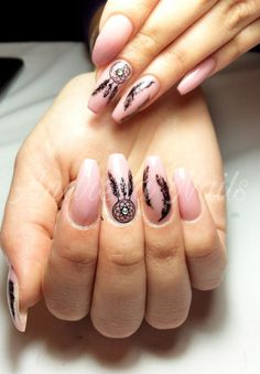 Dream catcher Nails Nail Art Dream Catcher, Dream Catcher Nails Design, Indigenous Nails, Bohemian Nails Designs, Dream Catcher Nail Art, Feather Nail Designs, Dream Catcher Nails, Acrylic Nail Designs Coffin, Glass Nails Art