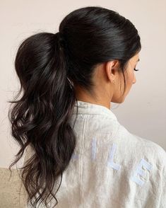 Ponytail Middle Part, Mid Ponytail, Hairstyles For All Hair Types, Wedding Ponytail, Slick Ponytail, Wavy Ponytail, Banana Hair Clips, Peinados Recogidos