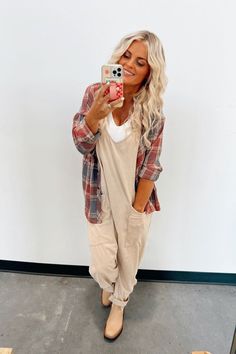 Farmgirl Outfits Casual, Oversized Jumpsuit Outfit Winter, Causal Teacher Outfits Summer, Cute Summer Fall Transition Outfits, Baggy Jumpsuit Outfit Winter, Thanksgiving Vacation Outfits, Comfy Friendsgiving Outfits, Amazon Jumpsuit Outfit, Cute Flannel Outfits Summer