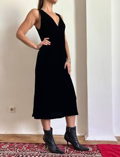 Silk velvet midi black dress, Monsoon vintage velvet dress, 90s velvet maxi gothic dress, 1930s cowl neck bias cut dress  Material - 82% viscose, 18% silk  Size (Women's) - M-L(14) Decade - 1990s Monsoon brand  chest 98 cm - 39in under chest 94 cm - 37in length 116 cm -46in hips are loose  worn in size S in the photo Condition is good, no flaws Velvet Slip Dress 90s, Monsoon Dresses Women Clothing, Velvet Dress 90s, Midi Black Dress, 90s Velvet, Vintage Velvet Dress, Bias Cut Dress, Velvet Maxi, Cut Dress