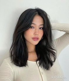 Pretty Medium Length Haircuts, Cute Hair Cuts For Girls Straight, Lob Asian Hair, Hair Cut Straight Hair Girl, Lob Haircut Thick Hair Round Faces, Haircuts For Round Faces Asian, C Shaped Haircut, Coller Bone Haircuts, Curtain Bangs Medium Hair Asian