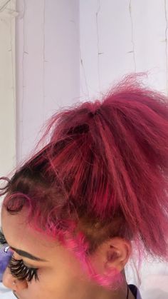 Magenta Hair, Peekaboo Hair, Hair Color Unique, Hair Color Streaks, Edges Hair