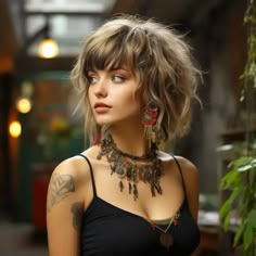 Medium Shaggy Hairstyles, Rocker Hair, Line Bob Haircut, Short Haircuts With Bangs, Shaggy Short Hair, Stylish Short Haircuts, How To Cut Bangs, Hair With Bangs, Penteado Cabelo Curto