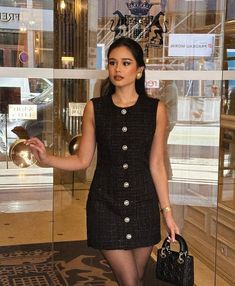 Black Classy Dress Outfit, Channel Style Outfit, Chanel Dress Outfit, Chanel Black Outfit, Chanel Outfit Ideas, Law Internship Outfits, Chanel Outfit Classy, Classy Fashion Outfits, Elegant Minimalist Outfit