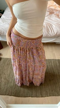 Sommer outfit 2024, spring outfit, sommer stil, simple scandanavien outfit, inspiration, long skirt, #fashion #style #outfit #ootd Outfits Scandinavian, Greece Fits, Europe Fits, Summer Core, Outfit Ideas For Summer, Summer Wishlist, Outfits For Mexico, Online Closet, Fits Clothes