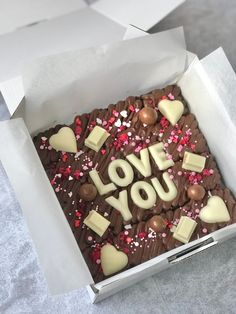 send a personalised message to someone via one of our deliciousdecadent chocolate brownies. this is for our 18cm X 18cm brownie slabwe use white chocolate letters on a whittaker's creamy milk base to create your personal messagejust choose your brownie flavourchocolate combo and sprinkles and add your personalised message belowadd custom labelhandwritten note for inside of box here 💌 Valentine Brownie Box, Personalised Brownies, Valentines Brownies, Kit Kat White, Spicy Brownies, Custom Brownies, Brownie Birthday, Brownie Boxes