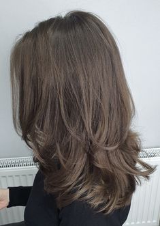 Текстурная стрижка и укладка на браш Brown Layered Hair Medium, Mousy Brown Hair, Tattoos Black Women, Brown Hair Inspiration, Haircuts For Long Hair With Layers