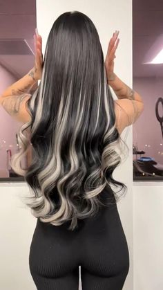 Black Hair With Blonde Highlights, Black And Grey Hair, Black Hair Balayage, Hair Color Underneath, Black Hair Dye, Black Hair With Highlights, Hair Streaks, Dark Hair With Highlights, Curly Hair Styles Easy