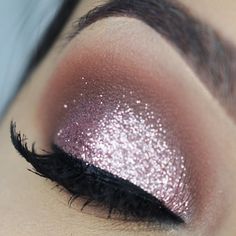 tumblr_pe1swkuC9x1xqkmvro1_1280.pnj (1200×1200) Gold Glitter Eyeshadow, Makeup Stand, Glitter Eye Makeup, Smink Inspiration, Makeup Guide, Makeup Tricks, Pink Eyeshadow