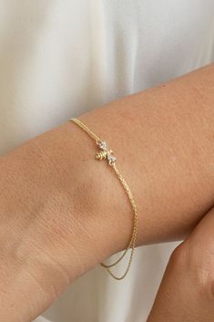 "14k Yellow Gold Bee Bracelet, Stylish Bracelet, Chain Bracelet, Animal Bracelet, Bridesmaid Gift, Couples Bracelet, Graduation Gift, Christmas Gift its presence will make a difference on your wrist with its special design. It is suitable for daily use as well as for special occasions. More details; Our product weighs 1.25 gr and the chain length is 17 cm. 6 Inch:      15.20cm 6.5 Inch:   16.50cm 7 Inch:      17.80cm 7.5 Inch:   19.05cm 8 Inch:      20.30cm There may be +/- 0.15 change in gram i Bee Bracelet, Evil Eye Necklace Gold, Animal Bracelet, Couples Bracelet, Gift Valentines Day, Gold Armband, Gold Bee, Casual Jewelry, Stylish Bracelet