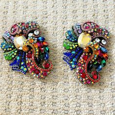 The Multicolor Rhinestone Brooch Is Absolutely Beautiful Brand New Never Been Worn Amazing Ideas, Rhinestone Brooches, Lady In Red, Red Blue, Brooches, Red And Blue, Color Blue, Women Jewelry, Brand New