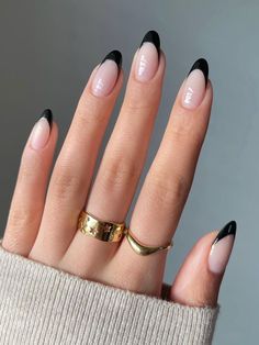 black french tip nails Black And White Nail, Black French Tip, Unghie Sfumate, Press Nails, Nails Kit, Nails Gold, Nails Press, Short Almond, Finger Nails