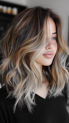 Slim and Stunning: 25 Hairstyles That Flatter Round Faces Middle Of Back Hair Length, Round Face Hair Color, Hair For Plus Size Women Round Faces, Hair Color For Round Face, Hairstyle Round Face Plus Size, Medium Hair Cuts Ideas For Round Face, Haircuts To Slim Your Face, Hair Cuts For Rounder Faces, Best Hair For Round Face