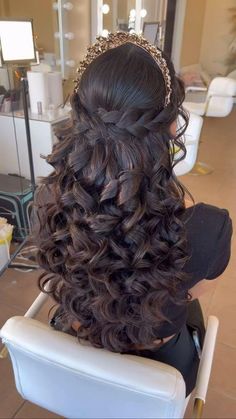 Xv Hairstyles, Xv Hair, Quince Hair, Quince Planning, Sweet 16 Hairstyles, Red Quince, Pink Quince, Quince Hairstyles With Crown, Quinceanera Dresses Blue