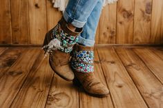 These Boho Feather Boot Cuffs for woman are the perfect accessory to decorate your high boots or ankle boots. They are made with carefully selected ethnic materials, in a completely handmade process. With them you will get that those boots, that you wear everywhere and you have super comfortable, have a different air when you want and so you can enhance that Boho-Chic style that we love so much. REMEMBER, IF YOU BUY TWO OR MORE YOU GET A 10% DISCOUNT!! When you purchase a product, it includes th Bohemian Ankle-high Boots For Winter, Bohemian Multicolor Boots For Festivals, Multicolor Bohemian Boots For Festivals, Multicolor Western Boots For Festivals, Multicolor Western Boots For Winter, Multicolor Western Festival Boots, Bohemian Ankle Boots For Festivals, Boot Wraps, Boot Covers