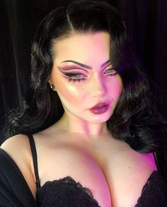 Halloween Makeup Ideas For Women, Black Fashion Style, Vintage Makeup Looks, Wine Hair, Bold Makeup Looks, Alt Makeup, Halloween Makeup Ideas, Alternative Makeup