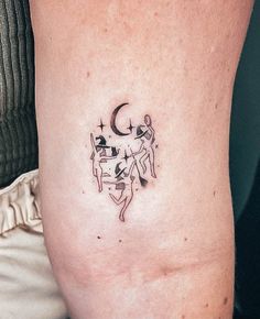 a woman's leg with a tattoo on it that has an image of a man holding a baby