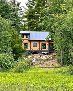 a small house in the middle of some trees