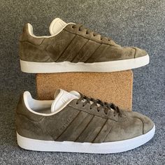 Adidas Mens Originals Gazelle Stitch & Turn CQ2359 Suede Sneakers Olive Green Size 10 Gently used with minimal signs of previous use or wear. No rips, holes, markings or smells. Comes from a smoke and pet free household Please see all pics for details. All of our items are shipped out with tracking confirmation numbers. We ship our items out 7 Days a Week so EXPECT YOUR ITEMS FAST!! We offer 30 day returns on all shipments. We offer COMBINED SHIPPING, please contact us prior to purchasing. We answer customer inquiries daily so please reach out if you have any questions. Adidas Mens, Adidas Gazelle, Suede Sneakers, Adidas Men, Olive Green, Size 10, Adidas, Turn Ons, Pet