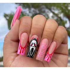 Ghost Face Nail Designs, Dum Dum Nails, Pink And Black Ghost Face Nails, Pink Ghost Face Nails, Pink Scream Nails Short, Ghost Face Nails Pink, Pink Ghostface Nails, Girly Scream Nails, No You Hang Up Scream Nails