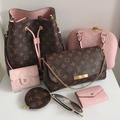 Pink and monogram . . . . . . . #louisvuitton #louisvuittonbag #neonoe #almabb #roseballerine #rosepoudre #louisvuittonlover #chanel… Tas Lv, Hammitt Handbags, Sac Louis Vuitton, Handbags Uk, Fall Handbags, Tas Fashion, Handbags Luxury, غرفة ملابس