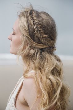 Athena Painting, Goddess Hairstyle, Caesar Haircut, Curly Hair Trends, Bridal Braids