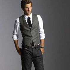 My Bridal Fashion Guide to Grooms Clothing » NYC Wedding Photography Blog Grad Suits, Grey Suit Vest, Casual Groom Attire, Casual Grooms, Groomsmen Outfits, Slim Suit, Vest And Tie, Fashion Guide, Grey Vest