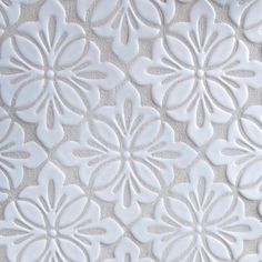 an intricately designed wallpaper with white flowers on it