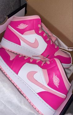 Wallpaper Nike, Pink Nike Shoes