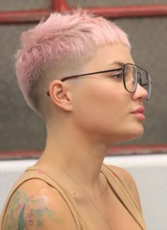 Pixies Haircut, Buzzed Hair Women, Shaved Hair Women, Pixie Haircut Ideas, Super Short Haircuts, Shaved Hair Cuts, Short Shaved Hairstyles, Buzzed Hair, Crop Hair