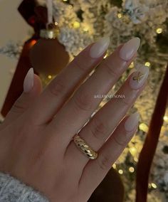 20 Chic Minimalist Christmas Nail Designs - The Mood Guide