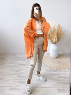 Sommer Outfit Inspo, Kindergarten Outfit, Orange Outfits, Wide Leg Jeans Outfit, Orange Outfit, Beige Outfit, Business Outfit, Fall Fashion Outfits