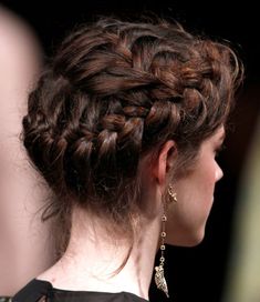 Runway Hair Trends, Braided Hairstyle, Halo Hair, Peinados Fáciles Para Cabello Corto, Beautiful Braids, Change Your Life