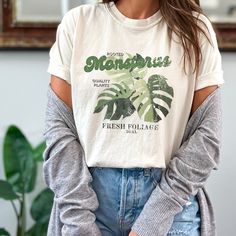 Spruce up your wardrobe with this vibrant rooted Monstera plant Comfort Colors T-shirt, perfect for any plant lover! Featuring a charming indoor plant graphic, this gardening shirt is an ideal gift for greenhouse enthusiasts and indoor plant aficionados. Get ready to bloom in style with this cozy, plant-themed tee! -The Comfort Colors 1717 tee is made with medium fabric (6.1 oz/yd² (206.8 g/m consisting of high quality, 100% ring-spun US cotton for long-lasting comfort. -The relaxed fit keeps th Plant T Shirt, Plant Graphic, Plants Vintage, Gardening Shirts, Monstera Plant, Plant Lover Gift, Plant Mom, Plant Lady, Indoor Plant