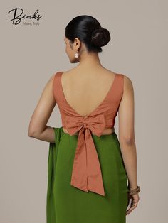 Shop Sherry x Rozaana Metallic Copper Saree Blouse: Sleeveless, Deep Back, Boat Neck for Party & Festive occasions. Saree Blouse Sleeveless, Copper Saree, Sleeveless Saree Blouse, Sleeveless Saree, Sleeveless Blouse Saree, Saree Accessories, Fashionable Saree, Halter Neck Blouses, Open Blouse