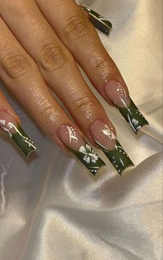 Cute Floral Acrylic Nails, Hippie Acrylics, Nature Nails Acrylic, Floral Acrylic Nail Designs, Acrylic Nail Designs Y2k, Floral Nails Acrylic, Hippie Nails Acrylic, Nail Ideas Y2k Long, Green Floral Nails