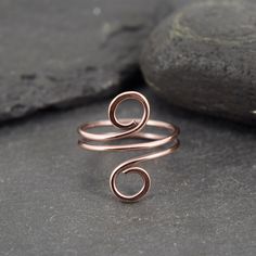 Copper Spiral Ring Patinated Copper Ring Minimalist Ring - Etsy UK Wire Wrapped Jewelry Rings, Wired Rings, Wire Craft, Wrapped Rings, Wire Jewellery, Medical Jewelry, Copper Wire Jewelry, Diy Bijoux