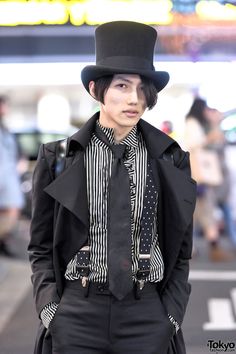 Male gothic lolita Japanese Goth Fashion, Goth Fashion Men, Goth Harajuku, Takeo Kikuchi, Clown Clothes, Tokyo Fashion, Japanese Street Fashion, Student Fashion, Goth Outfits