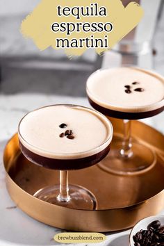 Two coupe glasses filled with tequila espresso martini served on a gold tray. Cocktails For Thanksgiving, Brandy Manhattan, Cocktail Prosecco, Sparkling Wine Cocktails, Festive Holiday Cocktails, Espresso Martini Recipe, Prosecco Cocktails, French 75