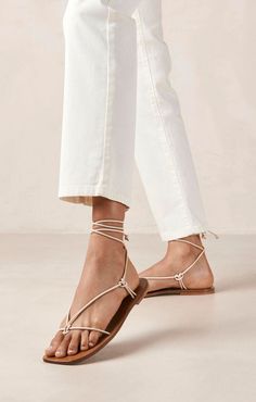 Featuring nothing but skinny lace-up straps, the Misty sandals offer a lesson in minimalism. Dress them up or down for the perfect beach 'fit! Bell Bottoms And Sweater, Kimono Crop Top, Beach Footwear, Beach Fit, Maternity Bridesmaid Dresses, Bridesmaid Colors, Beach Fits, Color Crema, Shoes For Leggings